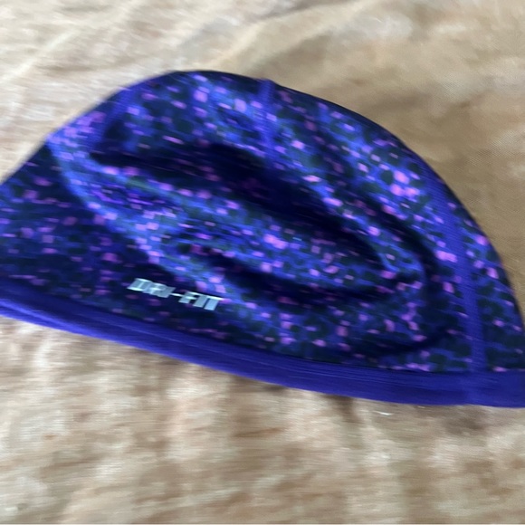 Nike Womens Knit Running Reflective Purple Training Hat Cap - Picture 6 of 6